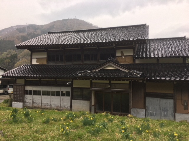 1950s wood house on a large plot in Toyama