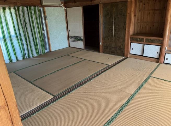1960s wood house in Takaono, Izumi, farmland, approval needed
