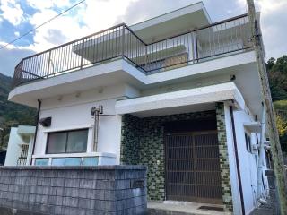 1980s concrete house, 15-min walk to station, Oita