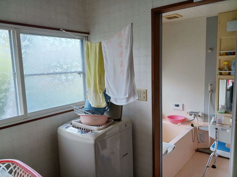 1970s wood house on a large plot in Iwate