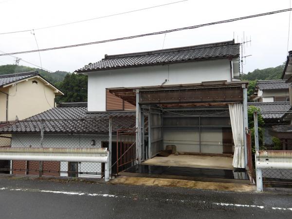 1960s wood house, 17-min walk to station, Ehime