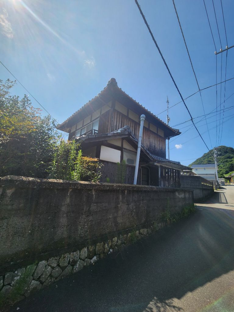 1950s wood house on a large plot in Ehime