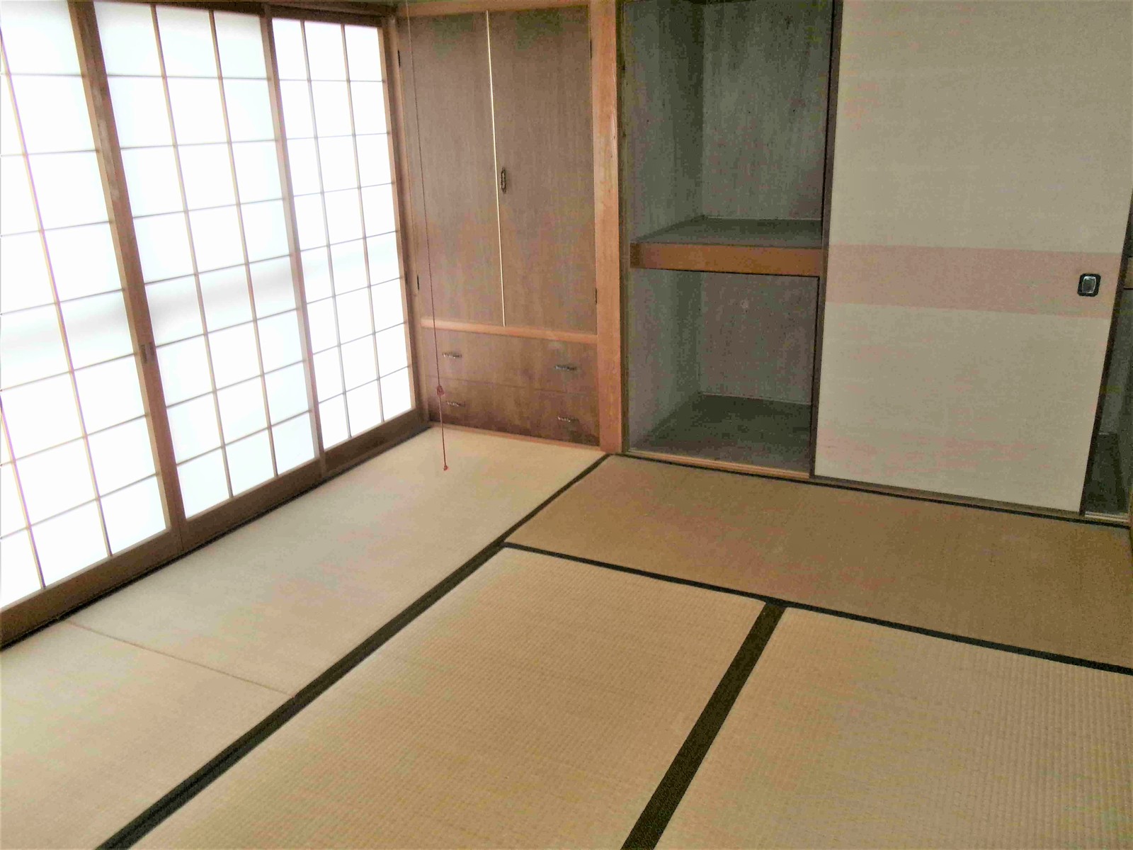 1970s house with storehouses in Hyogo