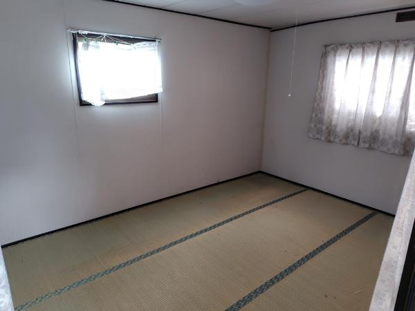 Compact single-story with detached building. Quiet residential area, convenient location near train line.