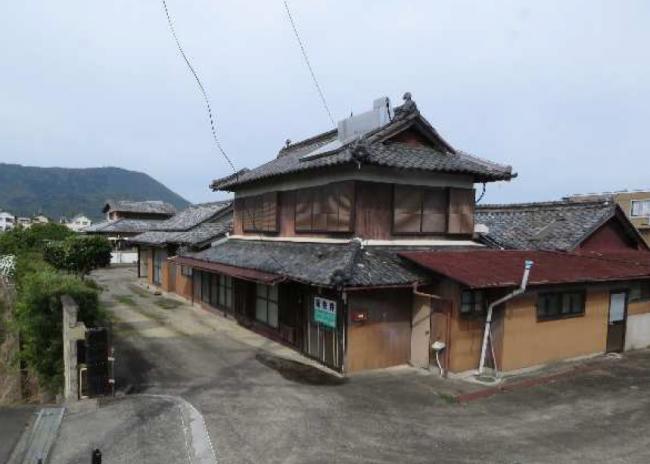 1910s wood house, 14-min walk to station, Kagawa