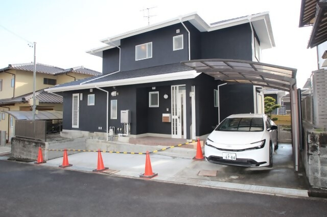 1990s wood house, 8-min walk to station, Mie