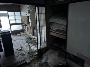 1920s wood house with outbuildings in Niigata