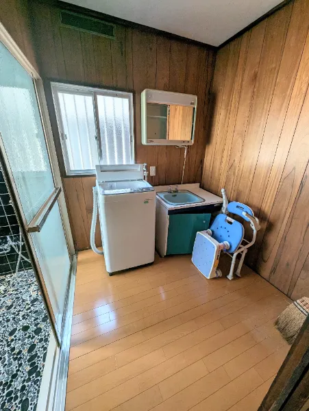 1970s steel-frame house, 16-min walk to station, Iwate