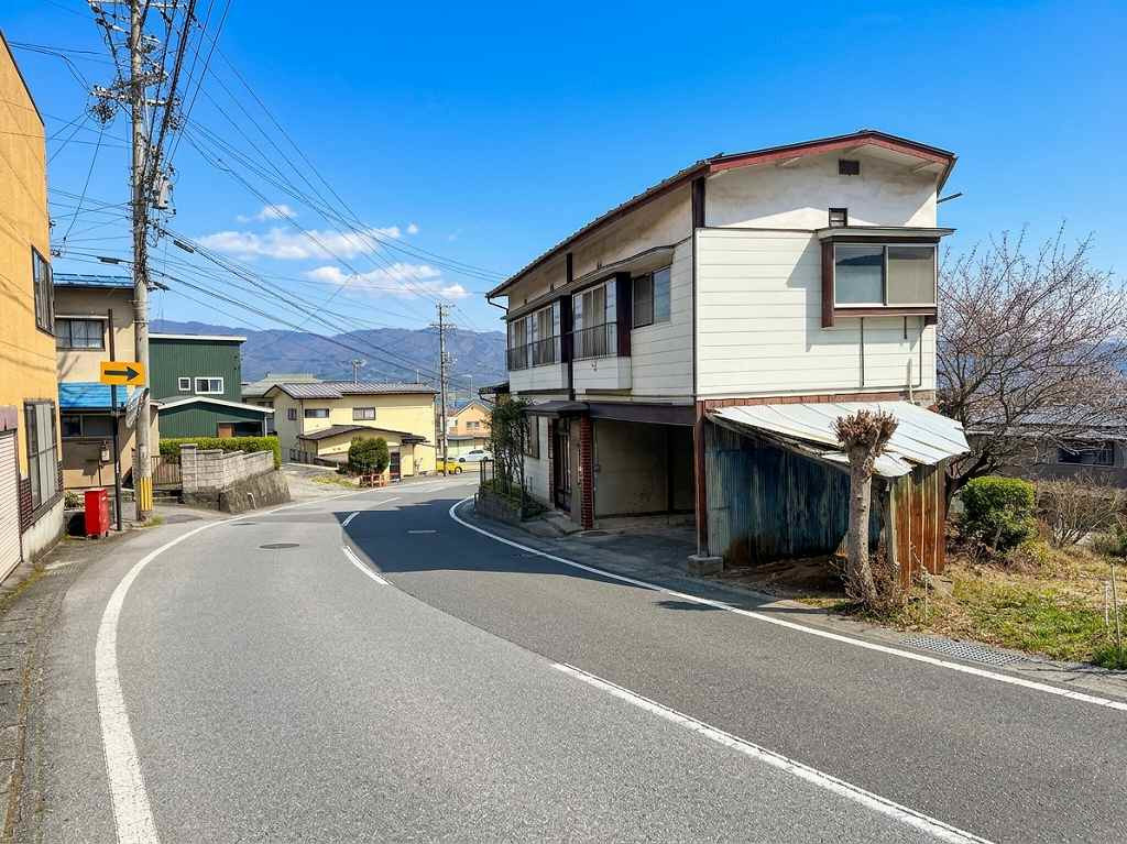 1970s wood house, 11-min walk to station, Nagano
