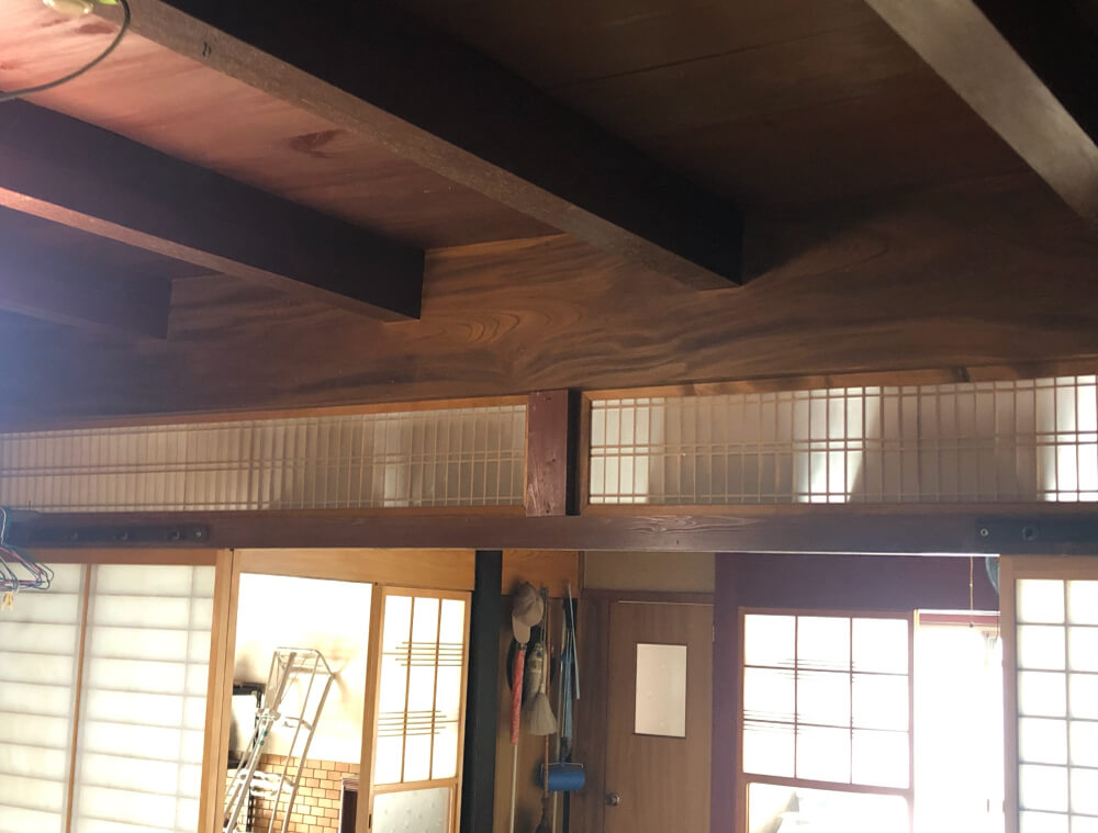 Wood house with storehouses in Shiga