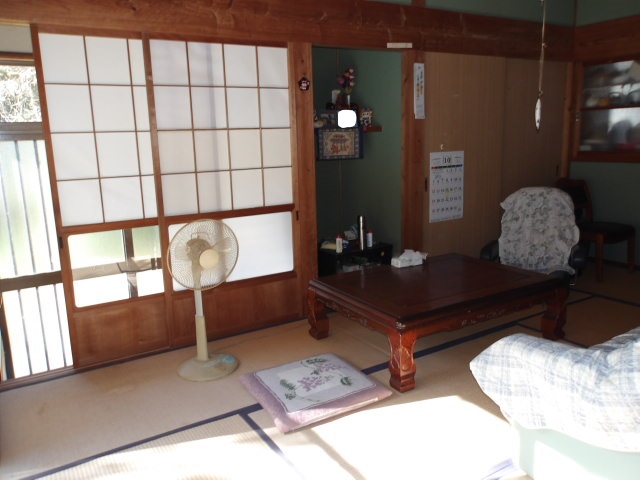 1990s wood house on a large plot in Iriki, Satsumasendai