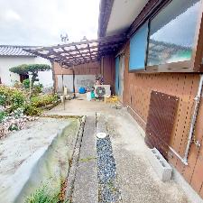Wood house with storehouses in Yamaguchi