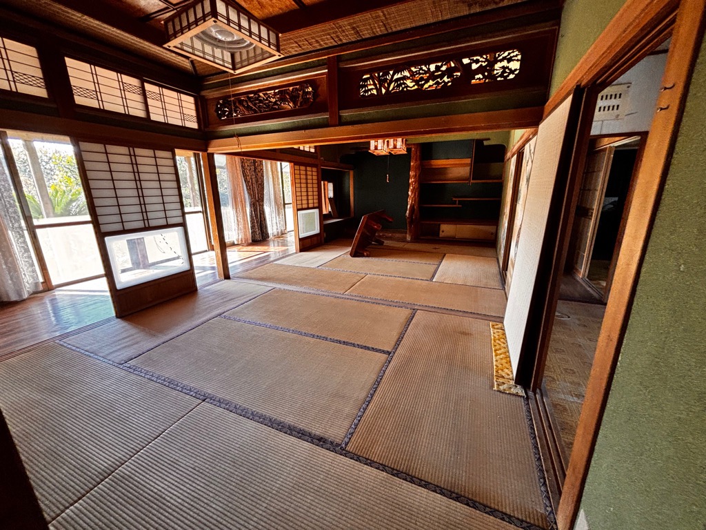 1980s wood house near the coast in Nishimochida, Aira