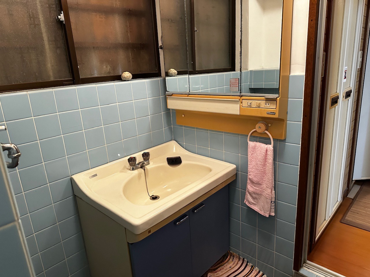 1980s wood house in Kochi