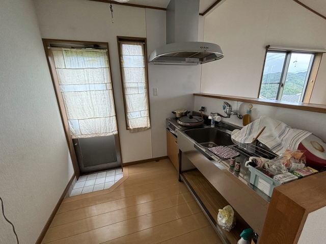2000s wood house in Minamiawaji