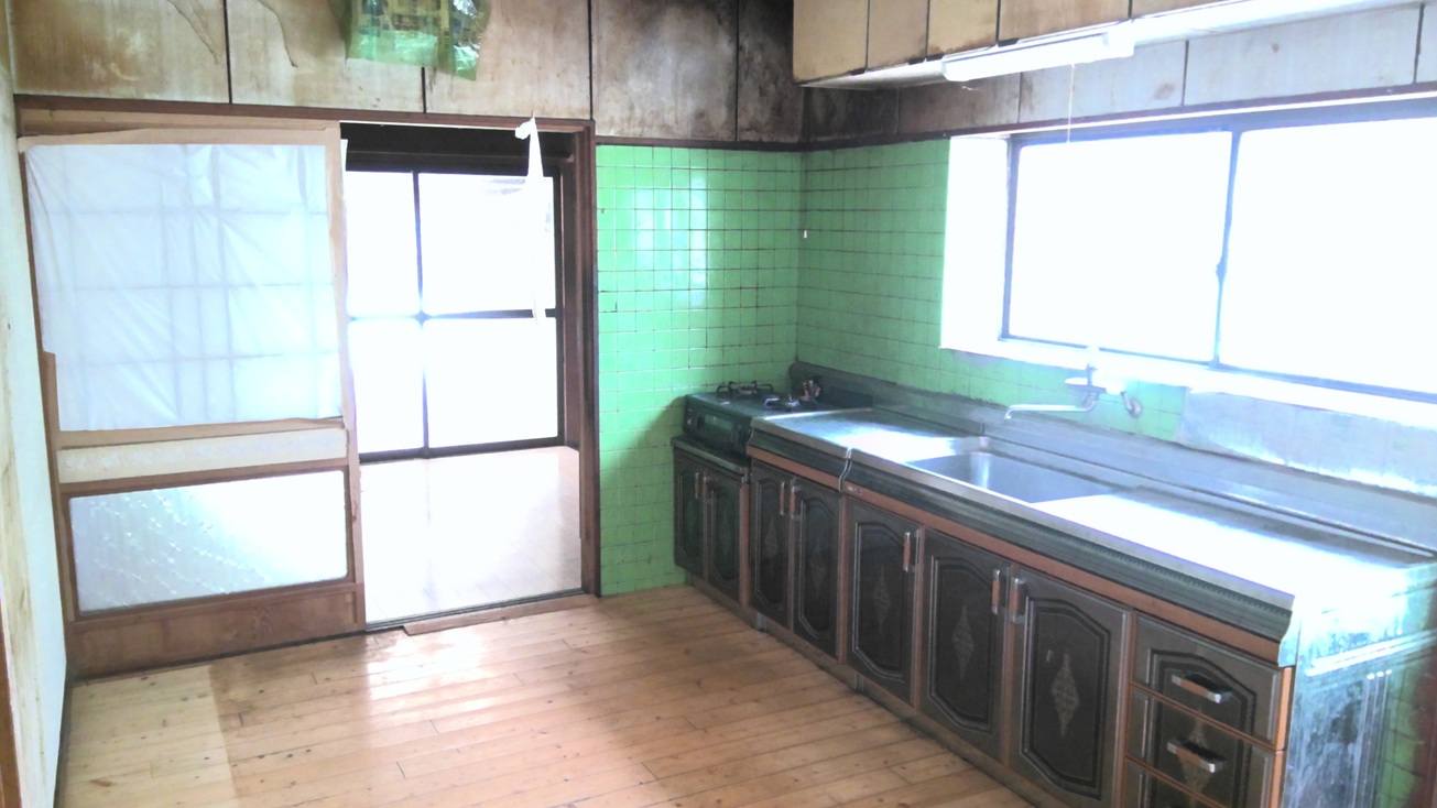 1980s wood house in Koyama, Kimotsuki, farmland, approval needed