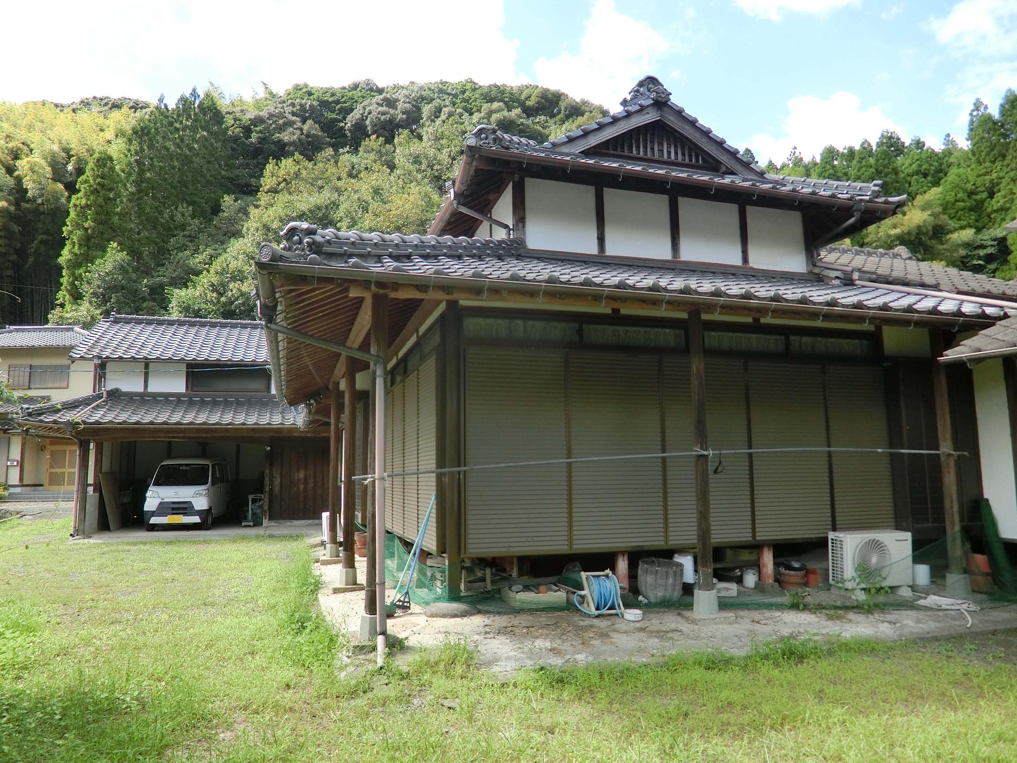 Wood house with outbuildings in Fukuoka
