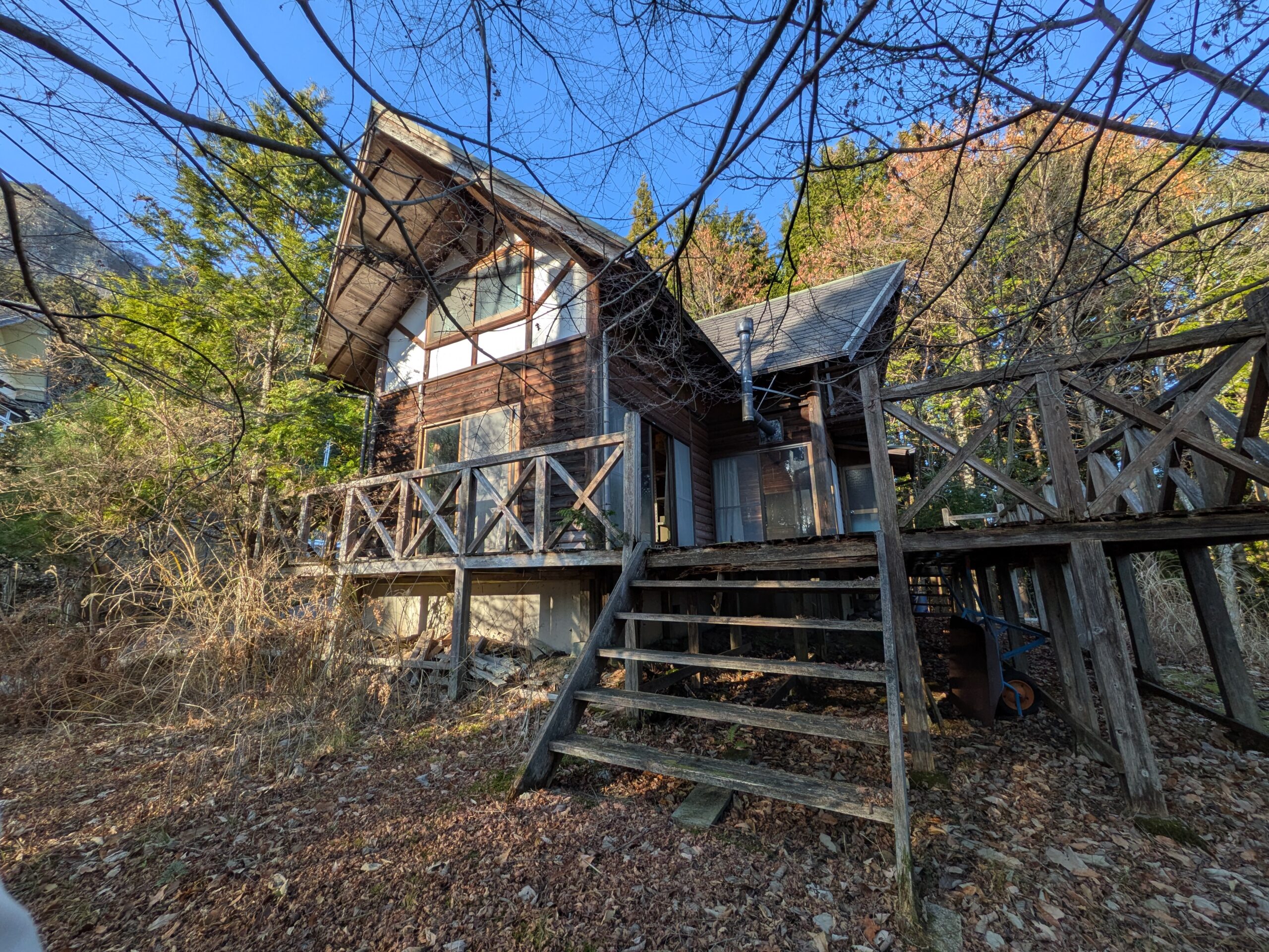 1990s wood house on a large plot in Nara