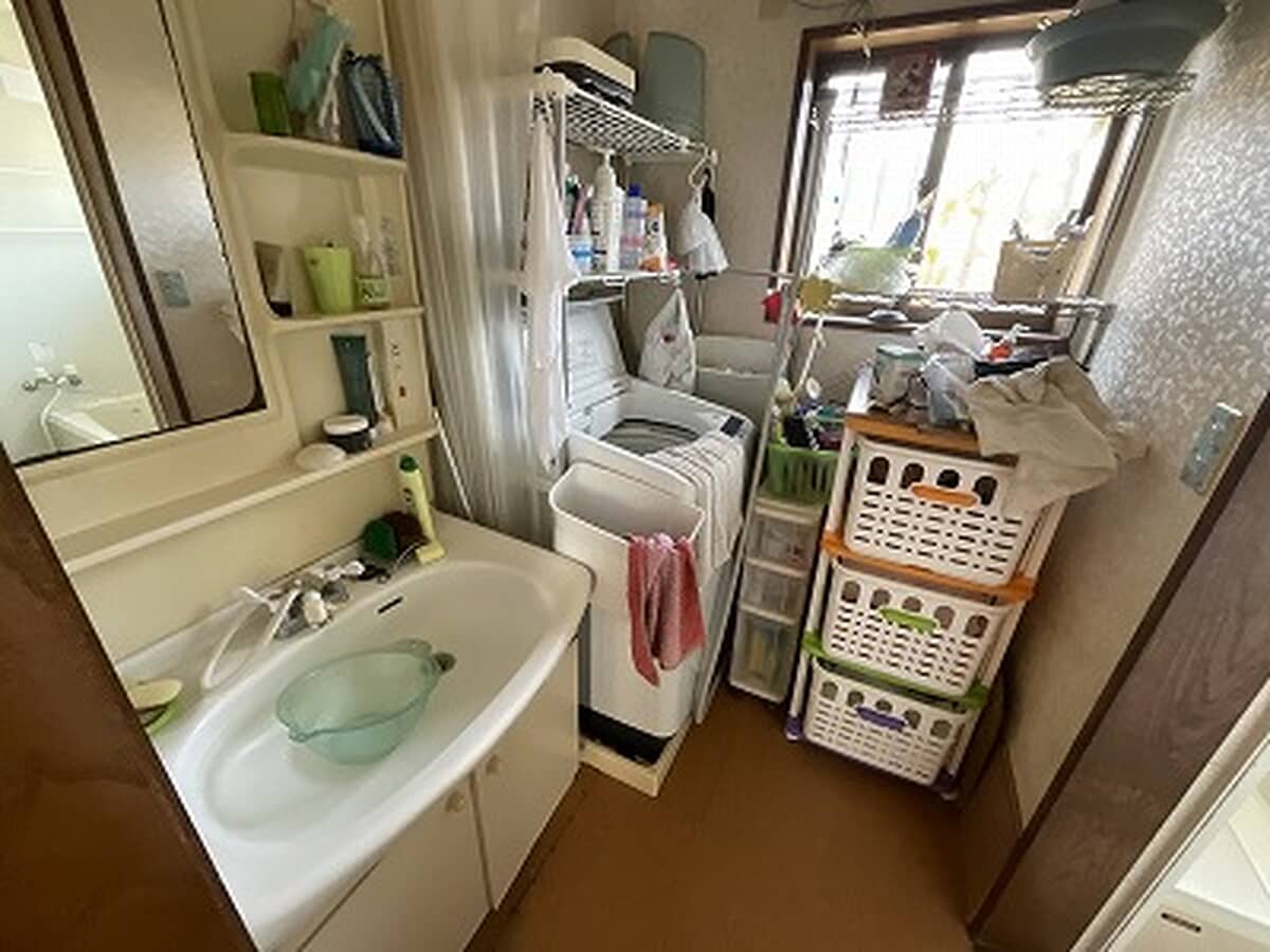 1990s wood house on a large plot in Hiroshima