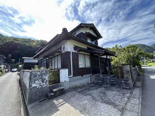 1980s wood house, 19-min walk to station, Shimane