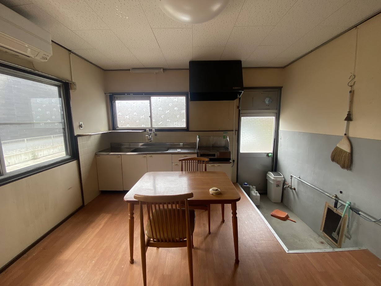 1970s wood house, 10-min walk to station, Toyama
