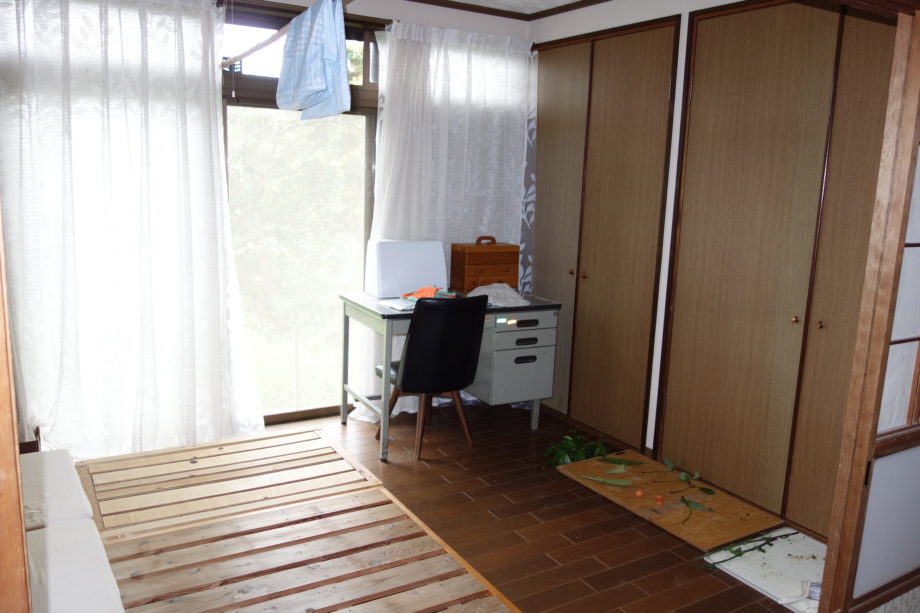 1970s wood house on a large plot in Nagasaki
