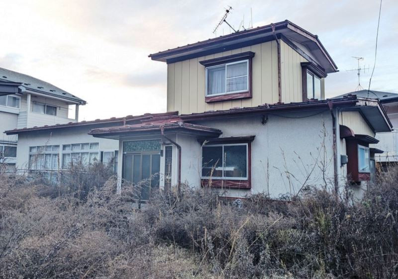1970s wood house, 6-min walk to station, Aomori