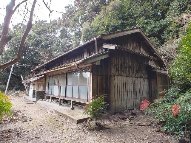 Wood house on a large plot in Nagasaki