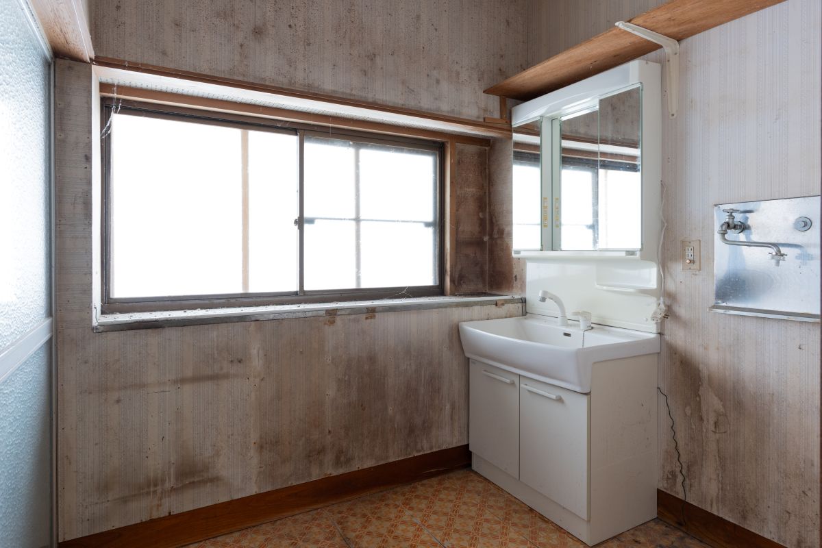1980s wood house on a large plot in Yamagata