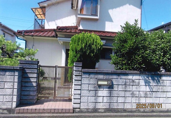 1990s wood house, 7-min walk to station, Kagawa