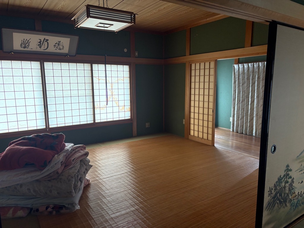 1980s wood house in Kochi