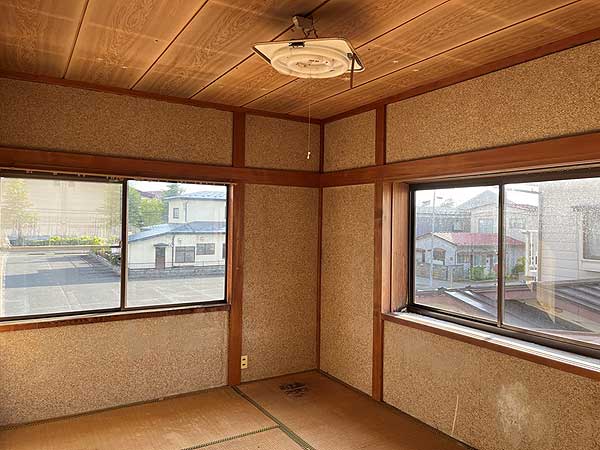 1970s wood house, 12-min walk to station, Iwate