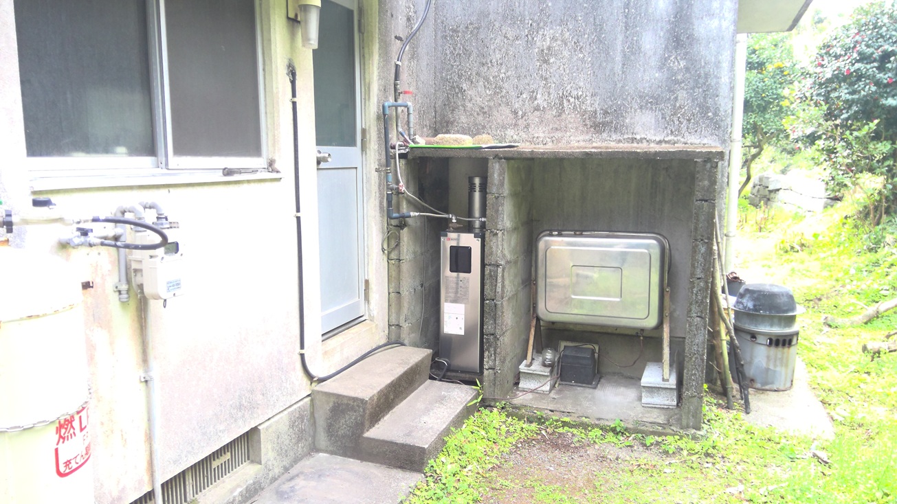 1990s concrete house in Uchinoura, Kimotsuki
