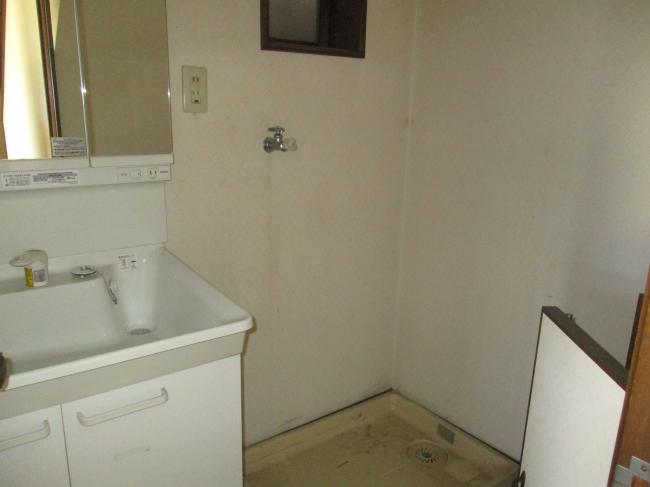 1980s concrete house, 20-min walk to station, Okayama