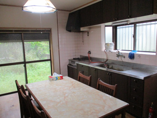 1990s concrete house in Hioki, Kagoshima