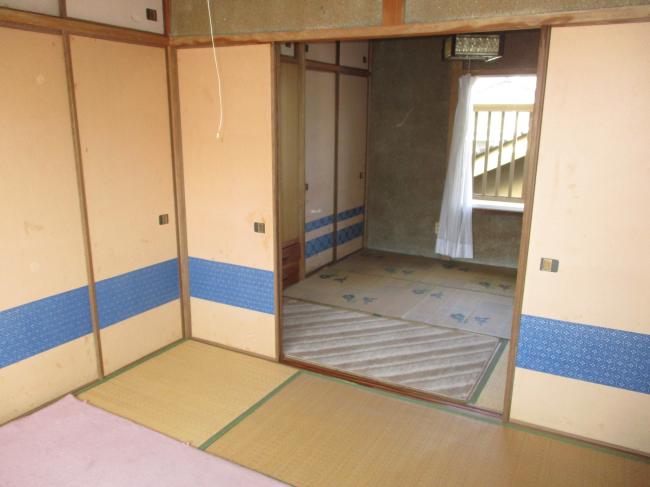 1970s wood house, 15-min walk to station, Okayama