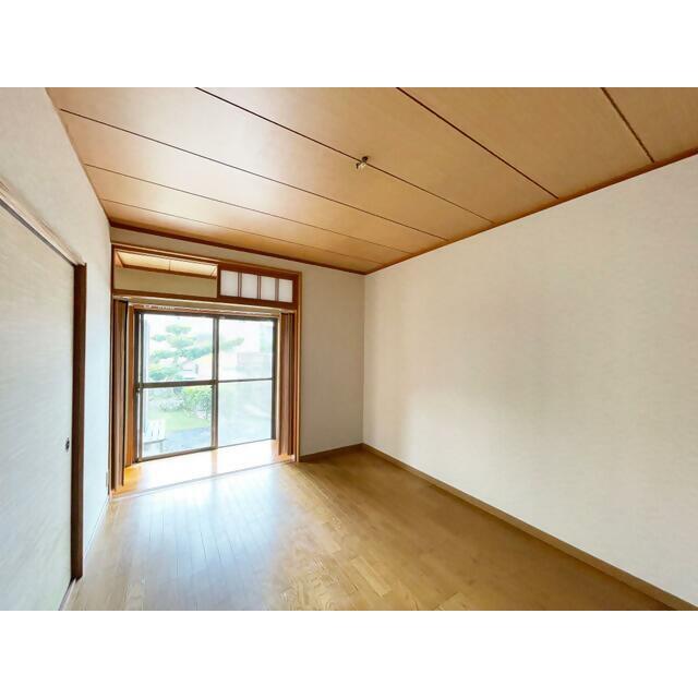 1970s wood house, 14-min walk to station, Mie
