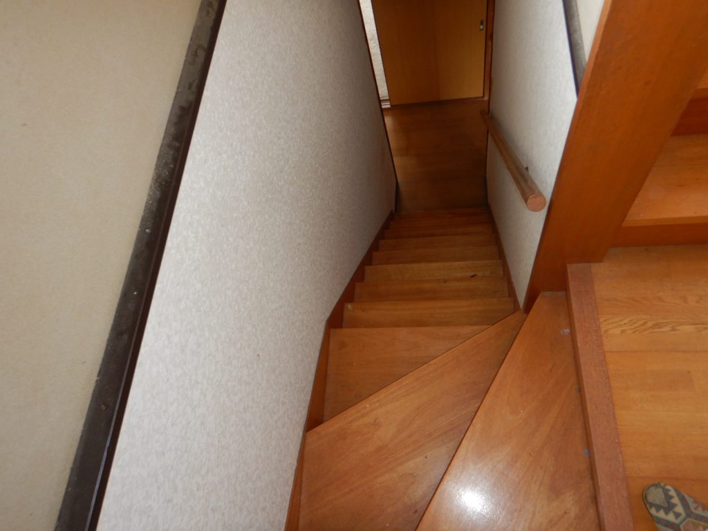 1970s wood house, 15-min walk to station, Ehime