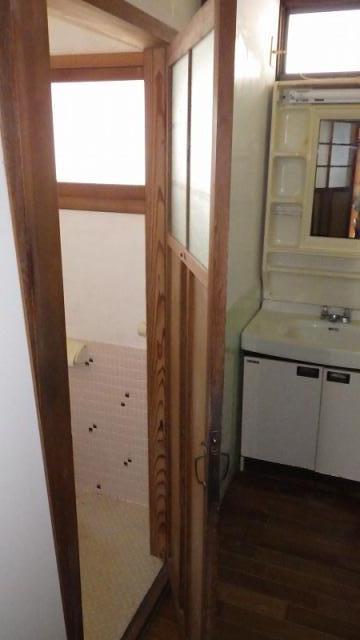 1960s wood house, 17-min walk to station, Nagasaki