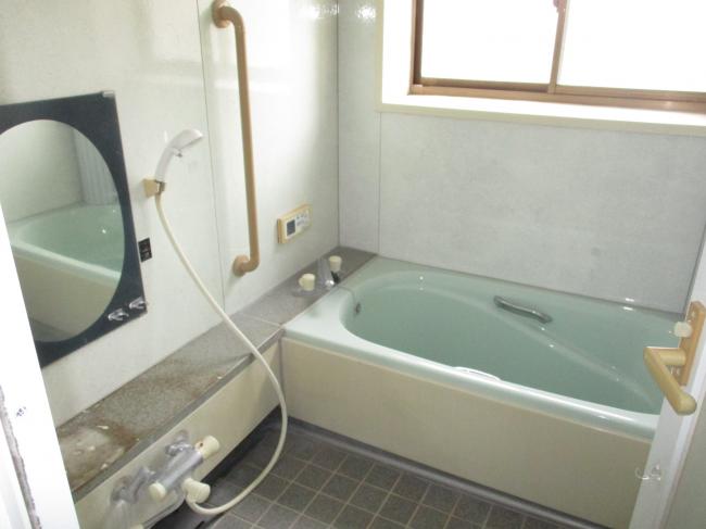 1980s wood house, 20-min walk to station, Okayama