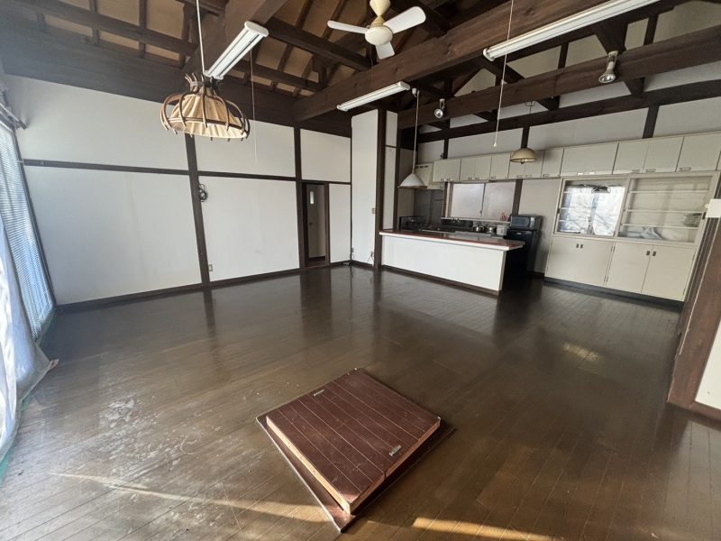1980s wood house on a large plot in Iwate