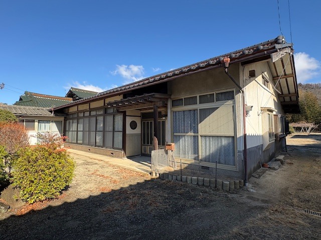 1980s house on a large plot in Yamanashi