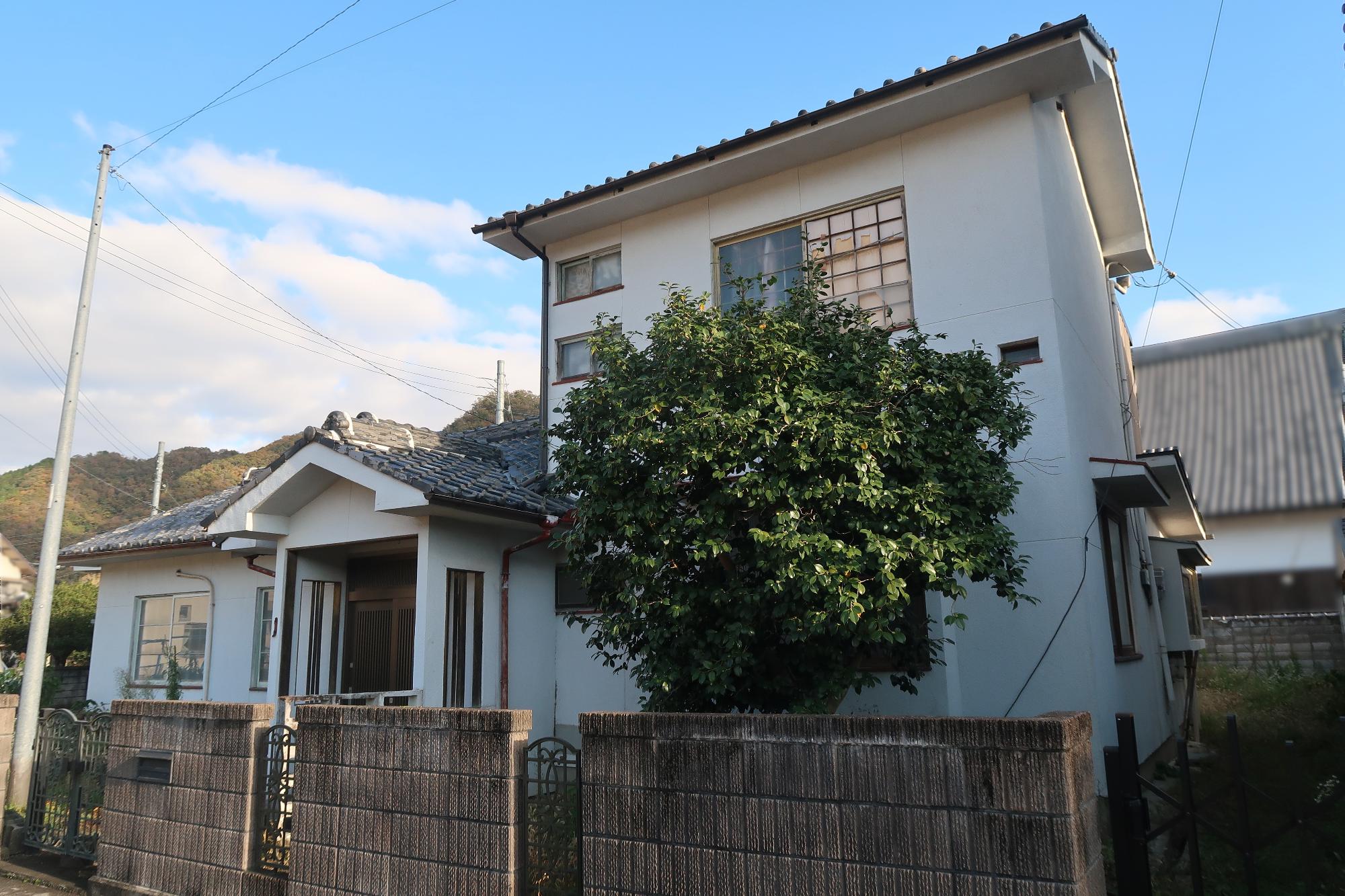 Under Negotiation: A-120 Property near elementary school in town center