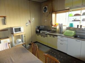 1970s wood house with storehouses in Niigata