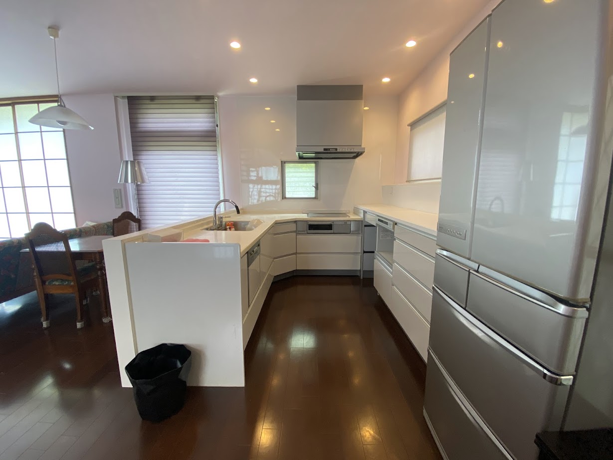 2000s concrete house, 8-min walk to station, Toyama