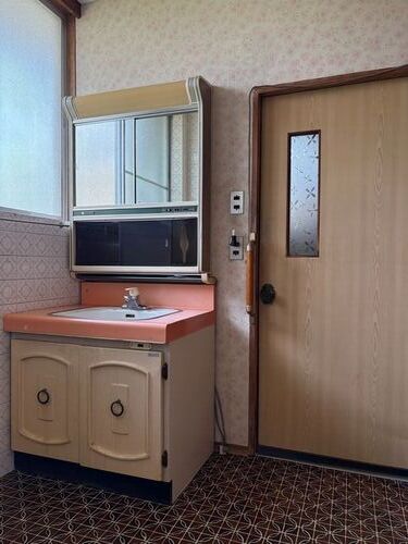 1970s wood house, 5-min walk to station, Kagawa