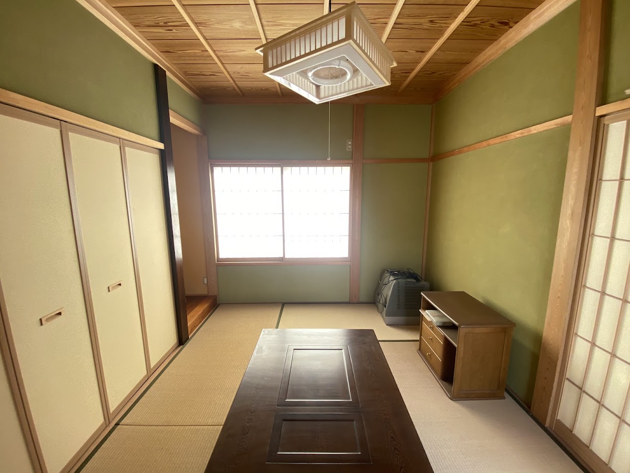 2000s wood house in Toyama