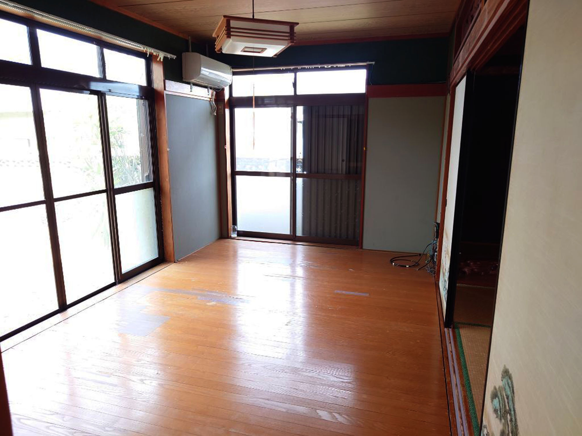 Concrete house near the coast in Matsubara, Amagi
