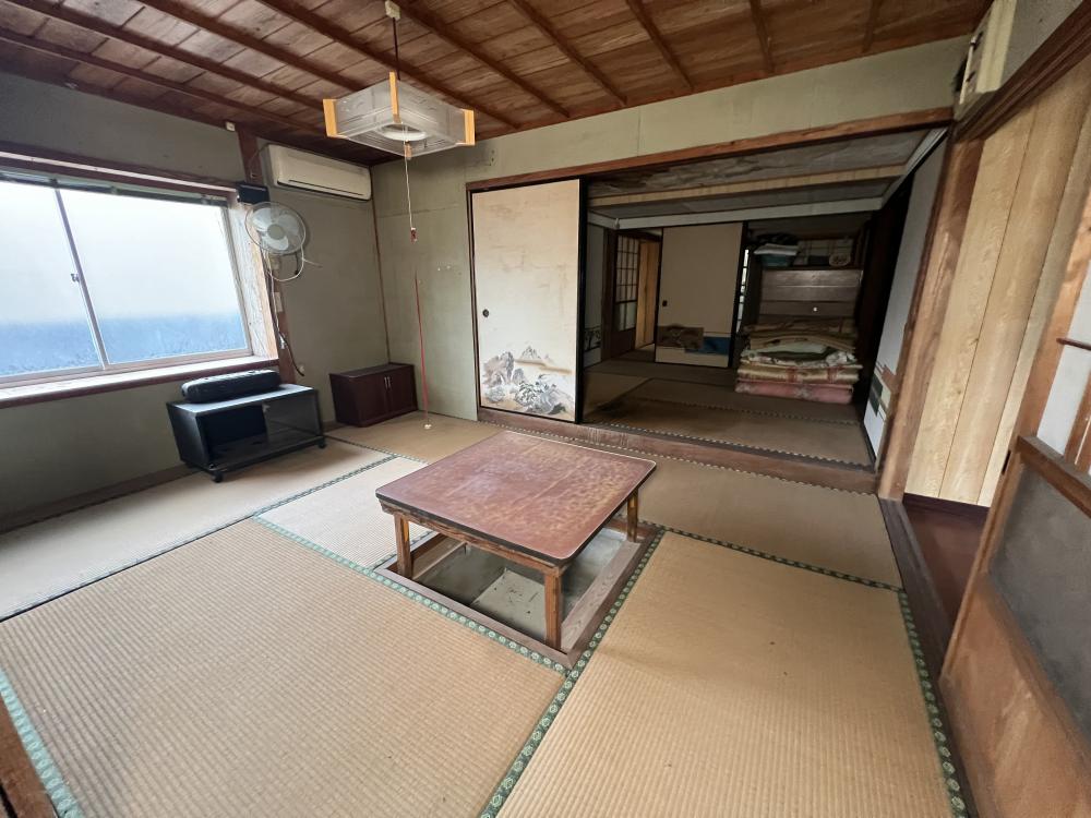 1960s wood house on a large plot in Kanoya, Kagoshima