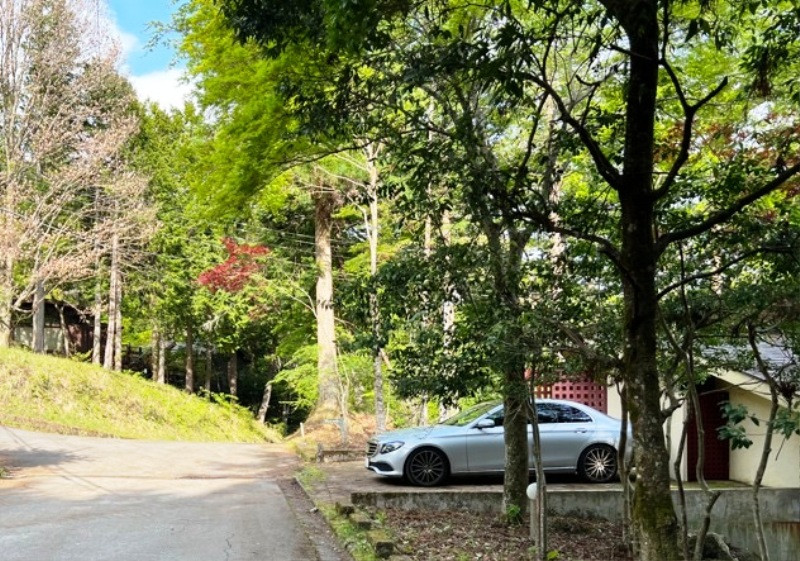 1990s concrete house on a large plot in Yamanakako, Yamanashi